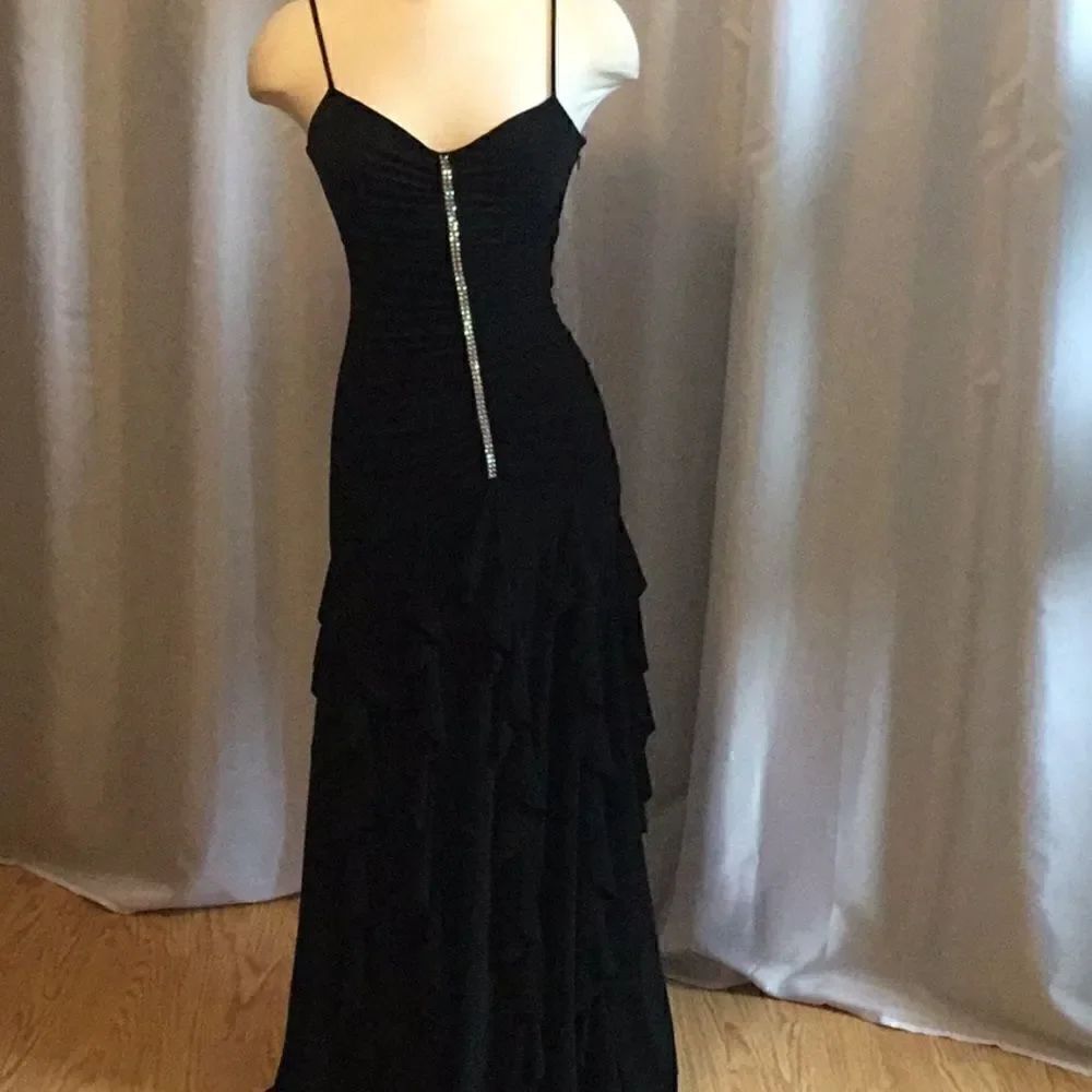 NWOT SCOTT McCLINTOCK black gown in size 4 with tiered skirt